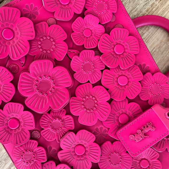 Coach Rogue 25 with Tea Rose in Dragonfruit - Picture 5 of 14